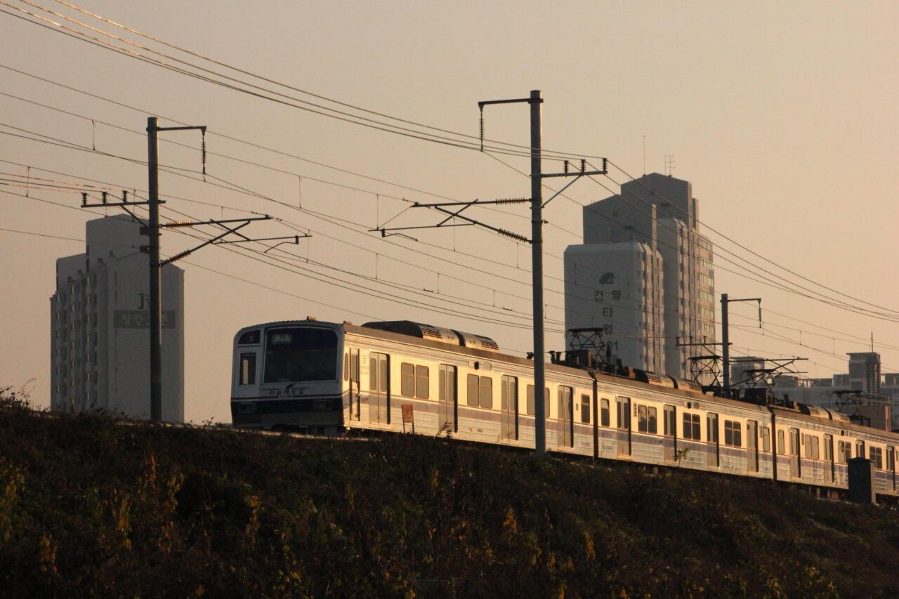 公共交通機関「最寄り駅」朝方の電車